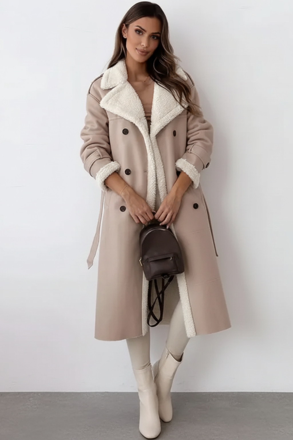 Trench lungo da donna foderato in shearling