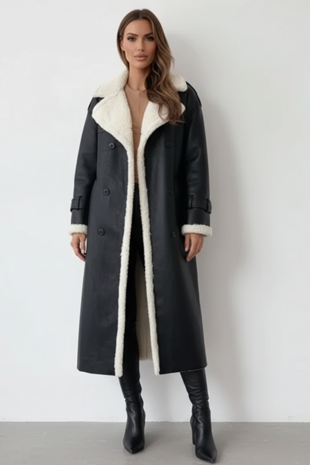 Trench lungo da donna foderato in shearling