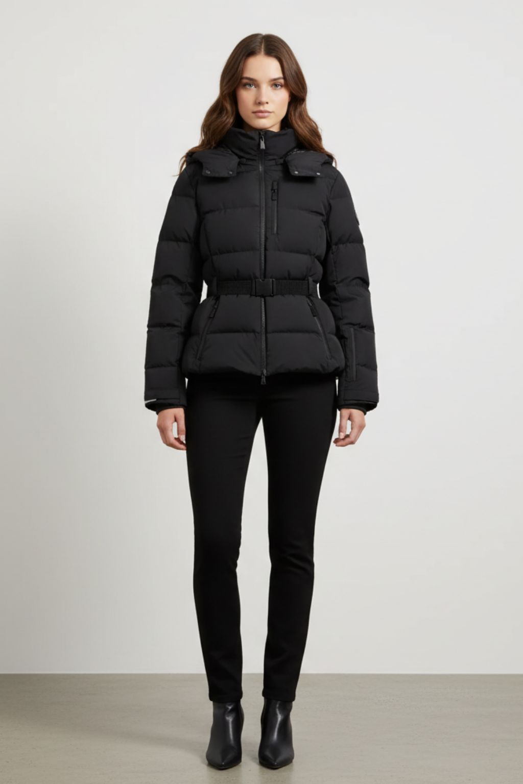 Piumino da donna con cintura per uno stile invernale