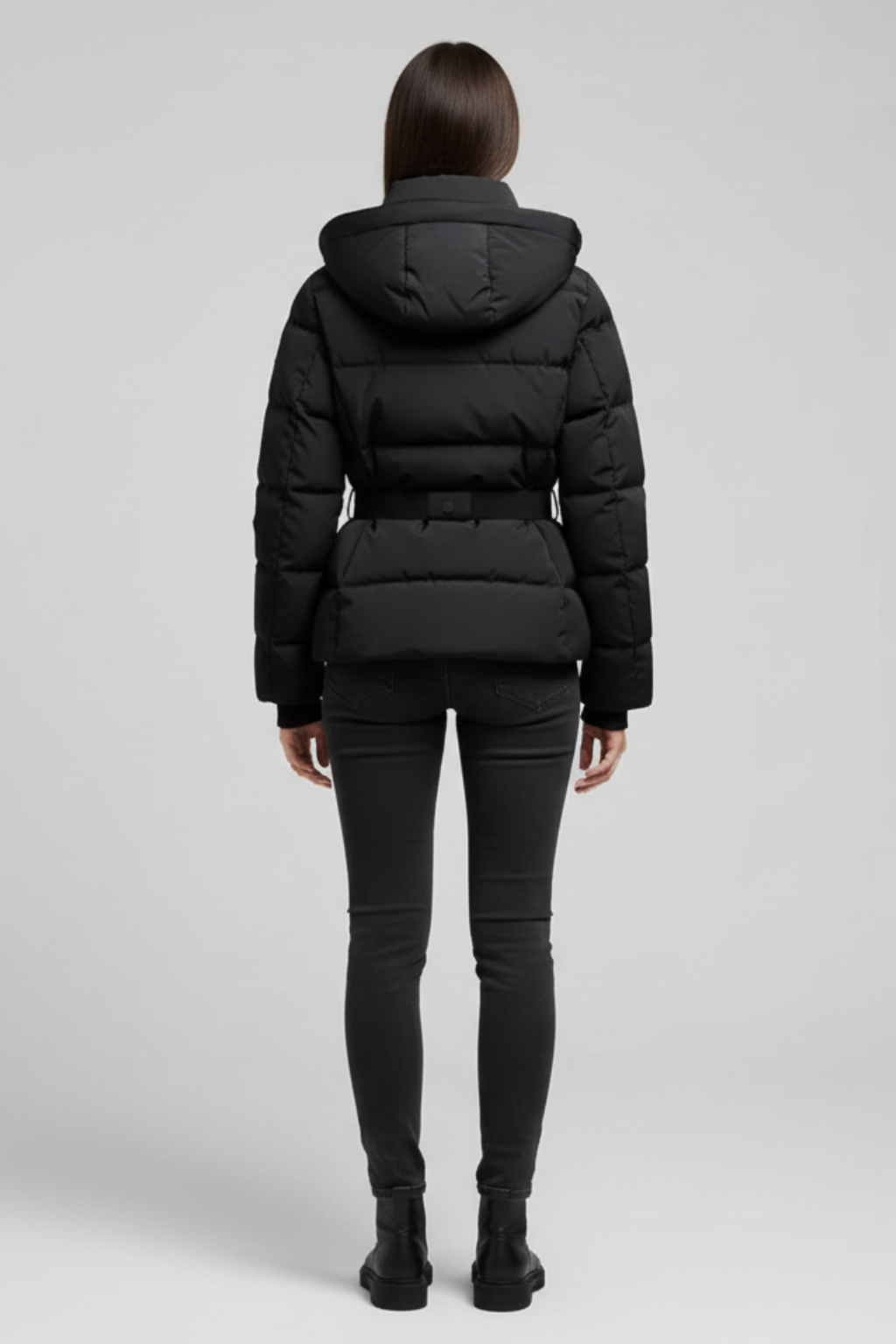 Piumino da donna con cintura per uno stile invernale