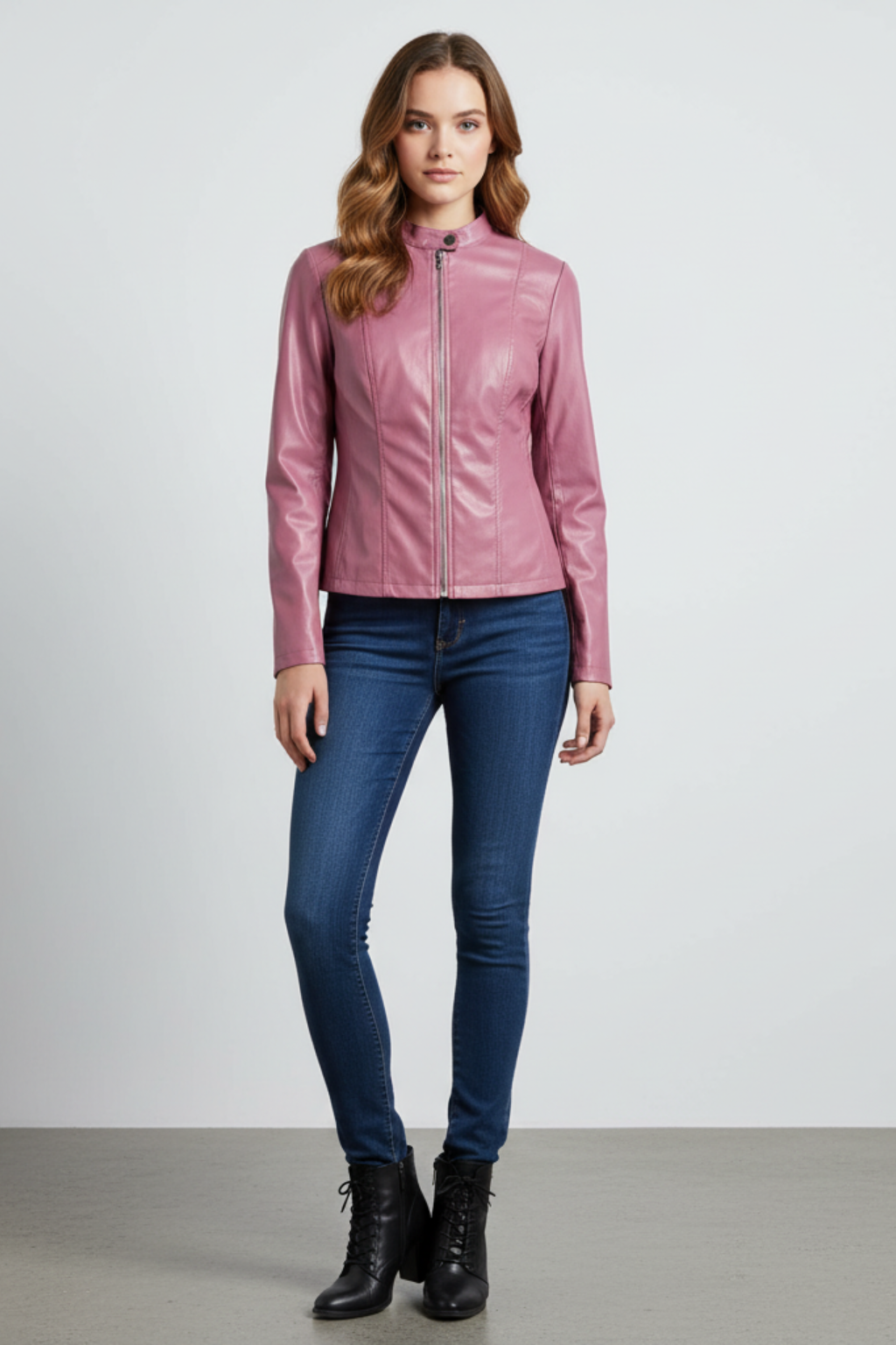 Giacca in pelle da donna per uno stile senza tempo