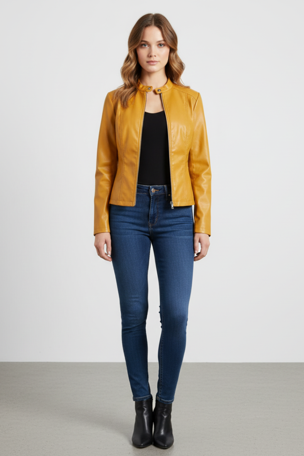 Giacca in pelle da donna per uno stile senza tempo