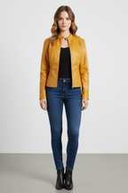 Giacca in pelle da donna per uno stile senza tempo